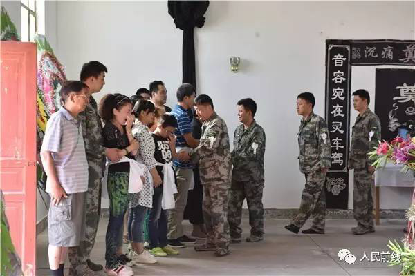 某炮兵副旅长大漠演习牺牲:徒步回住地遇车祸